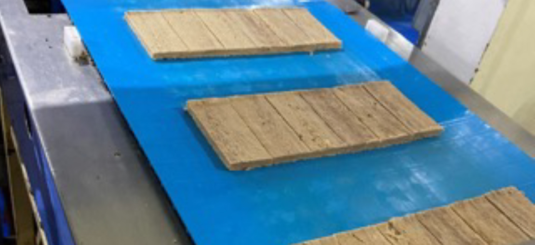 Volta Positive Drive Belt in Nougat Manufacturing